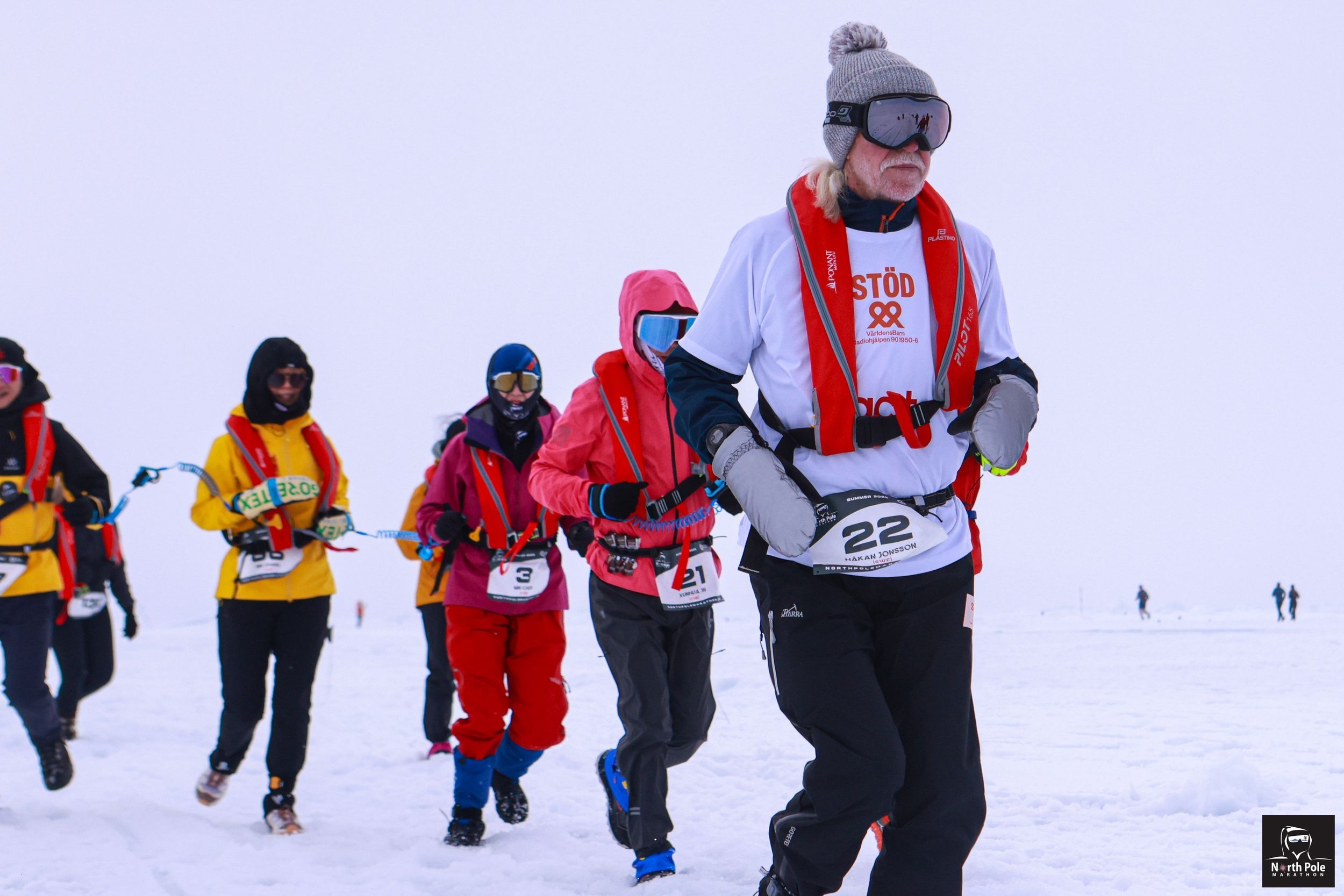 Håkan Jonsson springer maraton på Nordolen för Världens Barn.